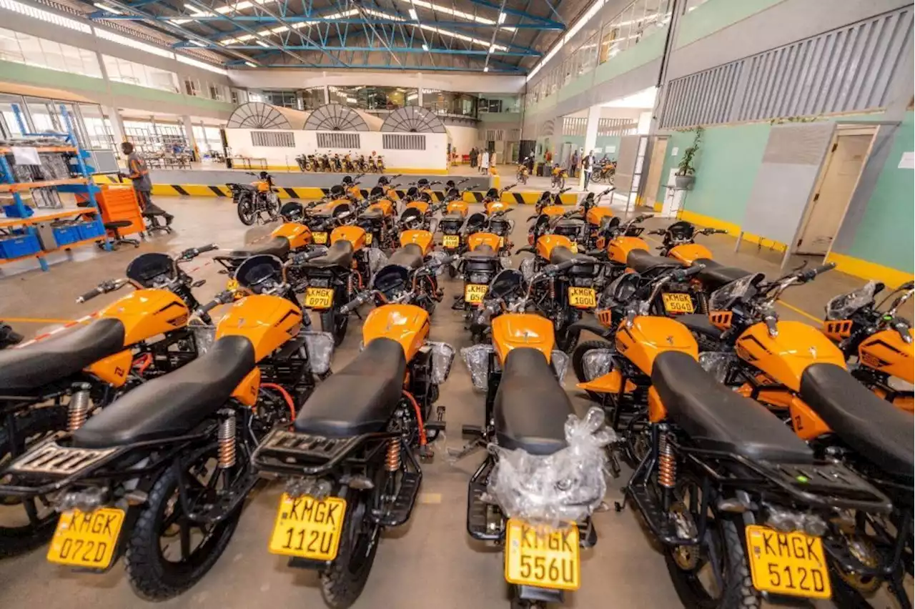 Startup converte baterias e amplia volume de motos elétricas na África