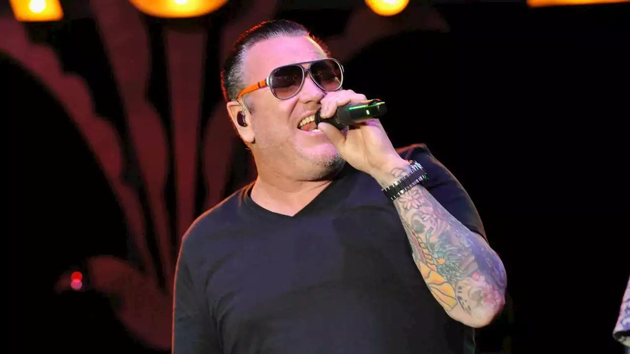 Steve Harwell, vocalista fundador de Smash Mouth, muere a los 56 años