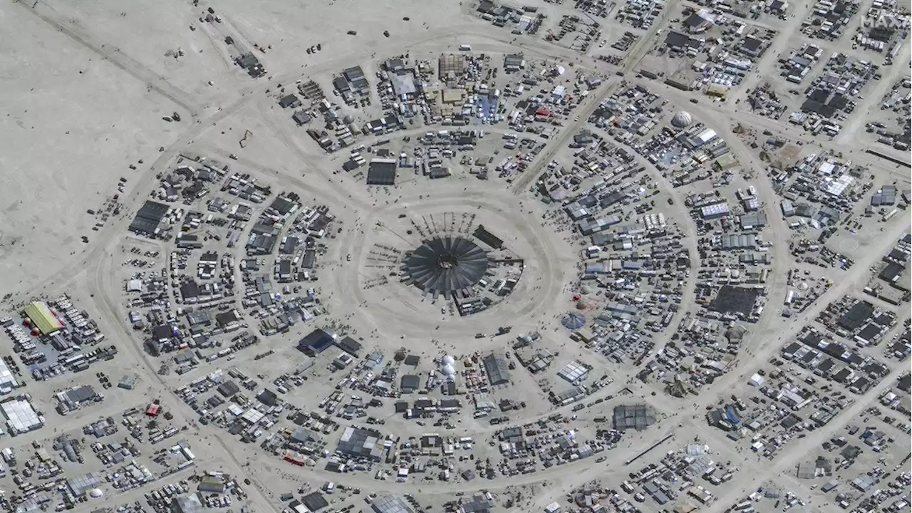 Burning Man revellers begin exodus after flooding left tens of thousands stranded in Nevada desert