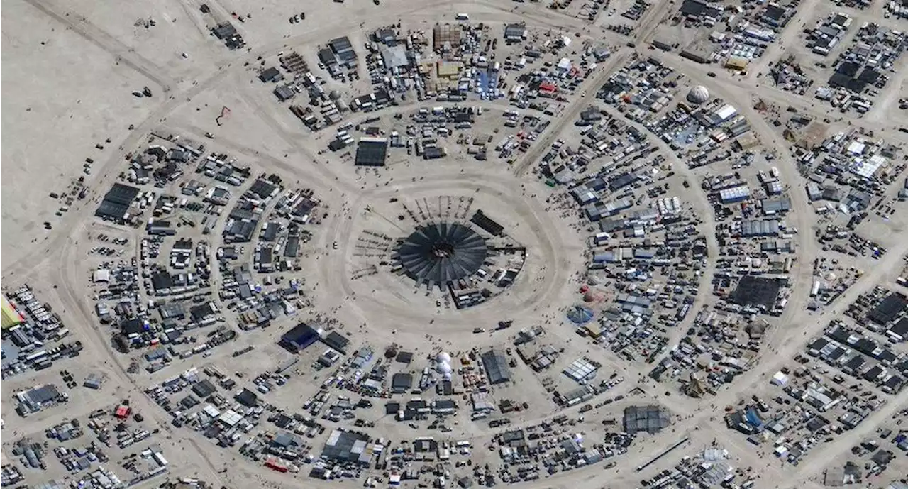 Burning Man: Asistentes narran sus angustiosas caminatas sobre el barro; policía investiga una muerte