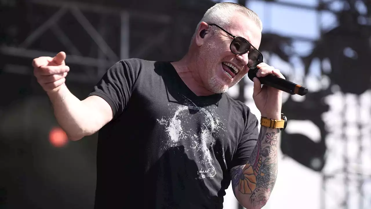 Smash Mouth singer Steve Harwell 'on deathbed' and suffering from liver failure: reports