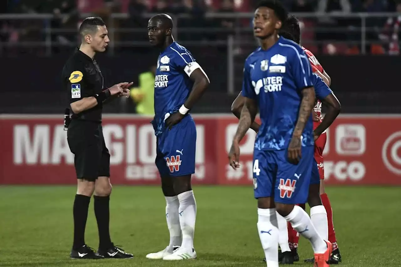 Cris de singe lors du match Dijon-Amiens : un supporter ultra condamné, quatre ans après les faits