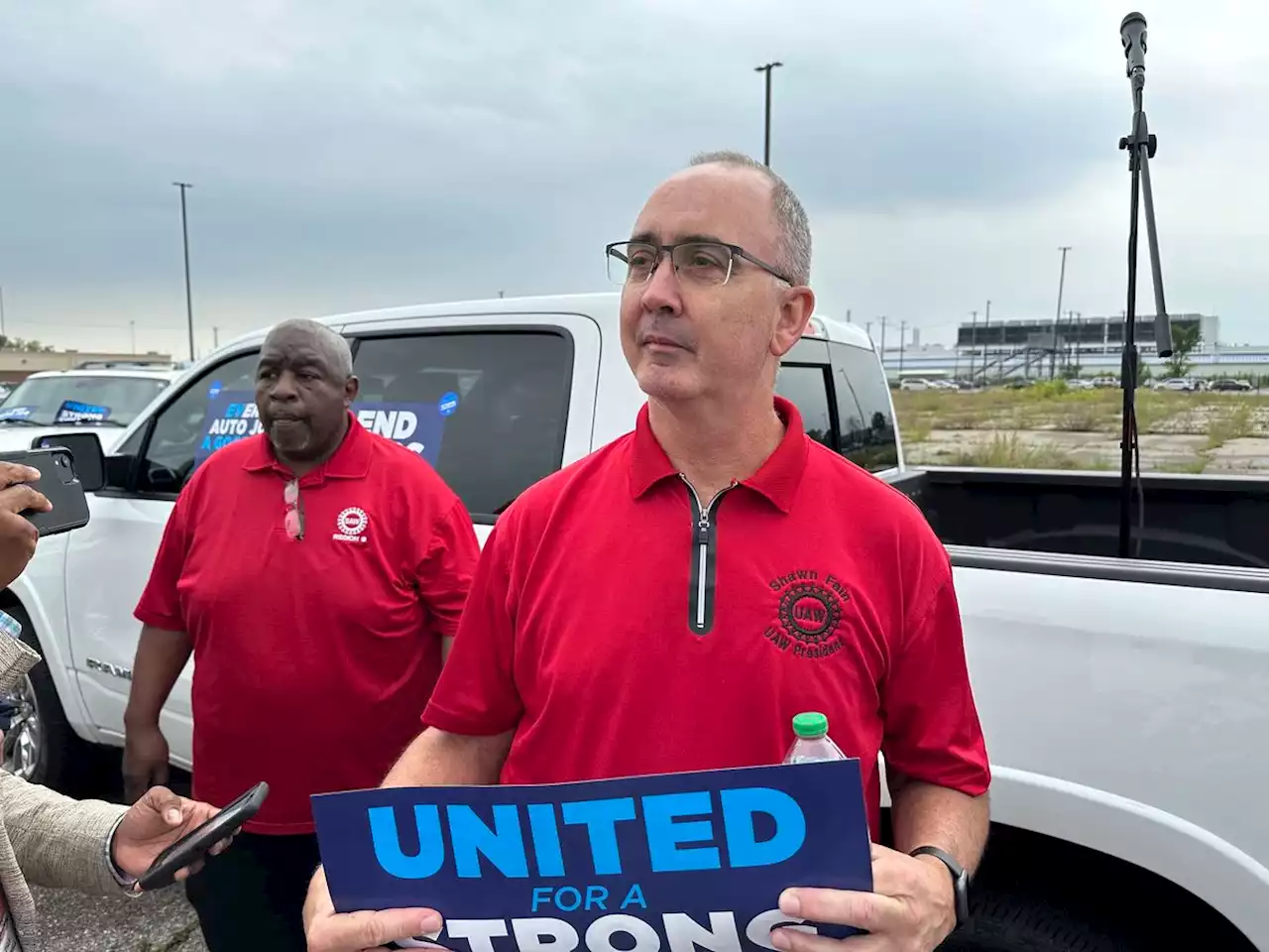 Combative UAW presses Big 3 automakers with ‘audacious’ demands as strike deadline looms