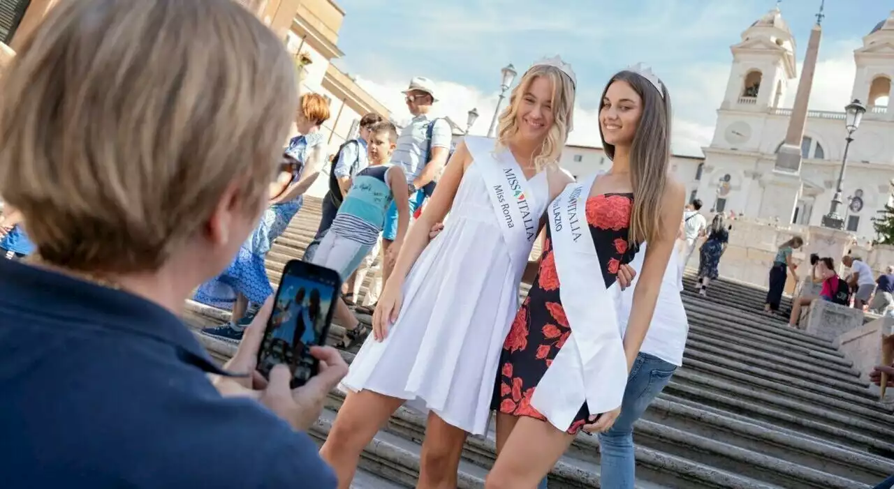 Due 'Miss' a spasso per Roma: la bellezza conquista tutti