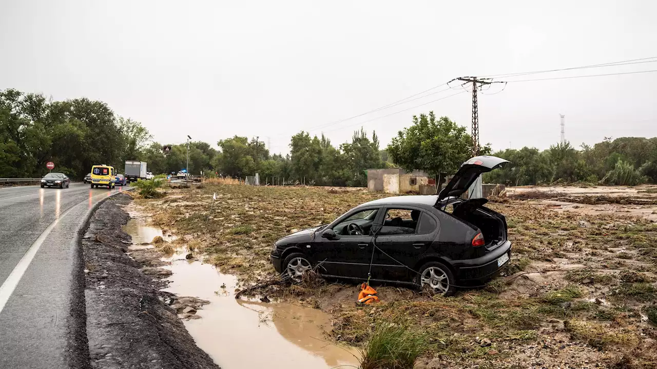 La Guardia Civil continúa la búsqueda de un anciano que arrastró una corriente causada por la DANA en Villamanta, Madrid