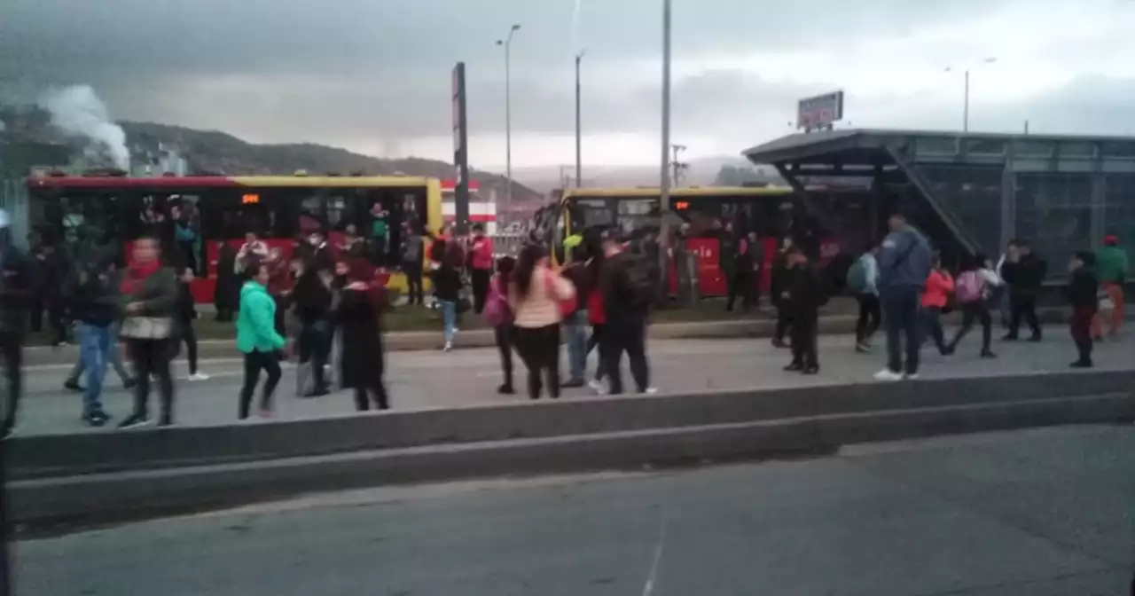 Trancón en Bogotá por accidente: Transmilenio está imposible