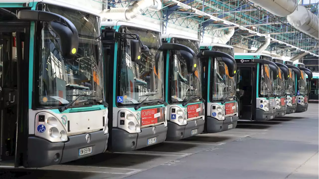 À Paris, un bus de la RATP incendié sur le périphérique perturbe la circulation