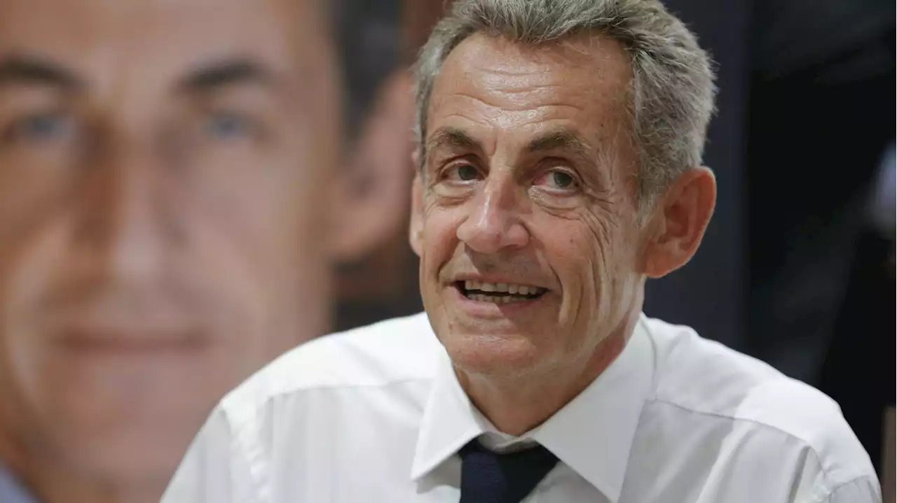 Les déclarations de Sarkozy sur la Russie s’invitent à sa séance de dédicaces à Paris