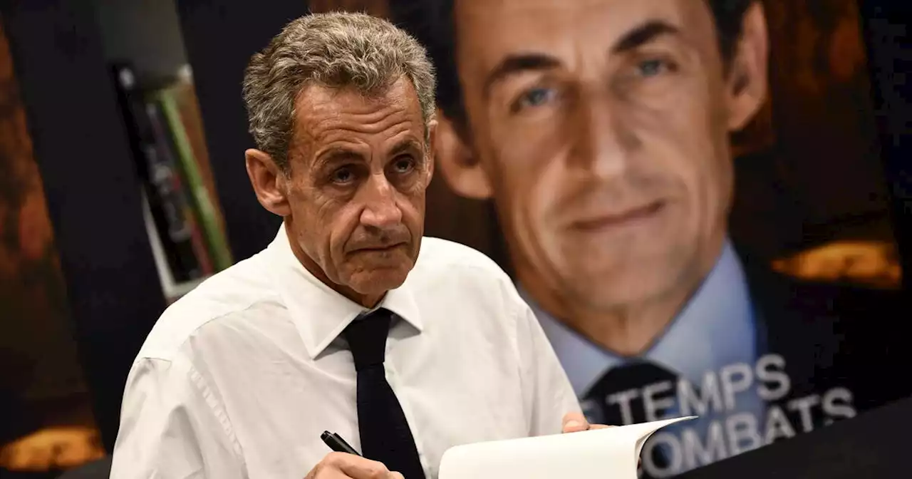 Entre collectif Ibiza et Femen, la séance de dédicaces mouvementée de Nicolas Sarkozy