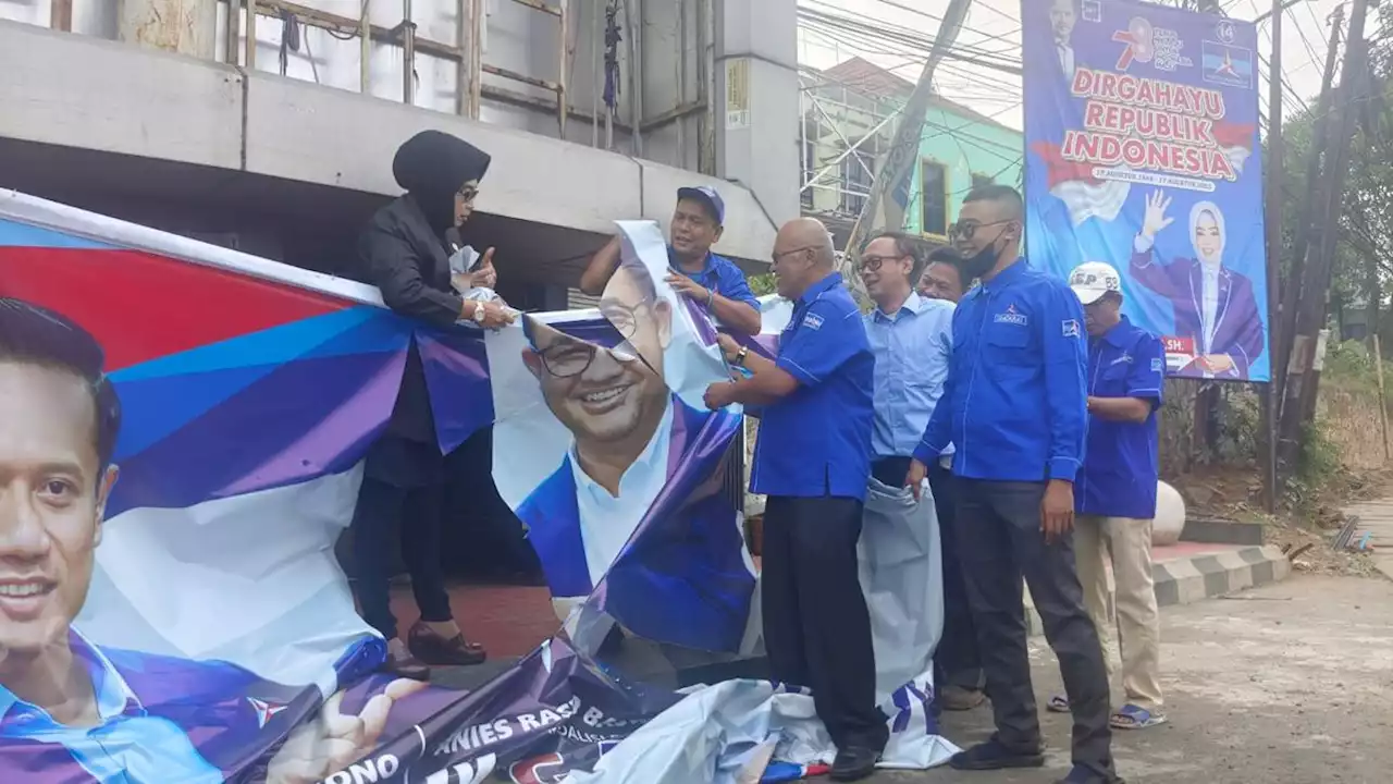 Kader Demokrat Pacitan Ramai-Ramai Turunkan Baliho Anies yang Tersebar di 172 Desa