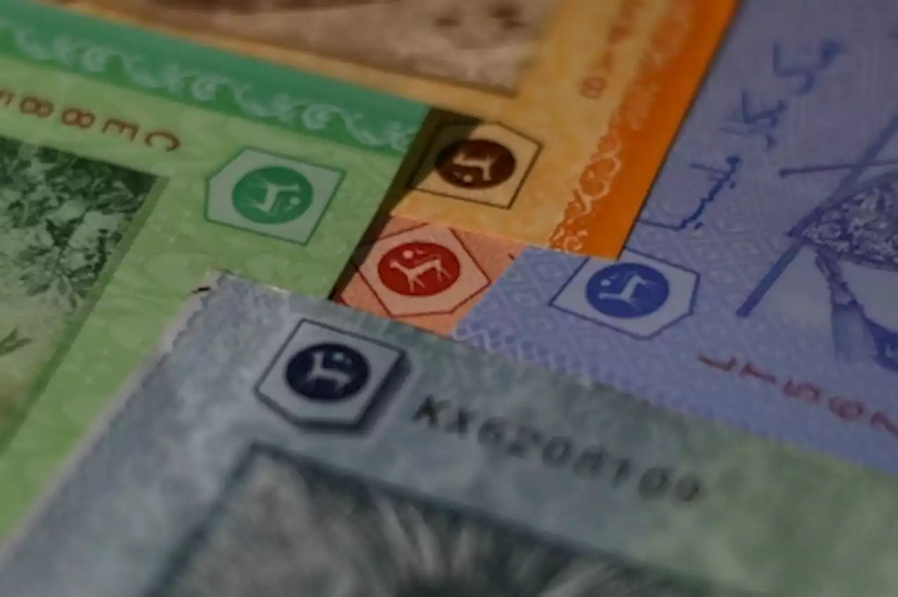 Ringgit ends lower against US dollar, stronger vs other major currencies