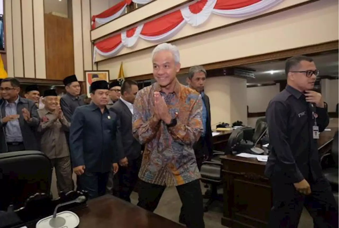 Hari Terakhir Ngantor, Ganjar Pranowo Angkut Barang dari Kantor Gubernur Jawa Tengah