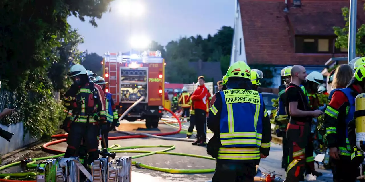 Verheerender Brand bei Erlangen: Eine Person kann nur noch tot geborgen werden