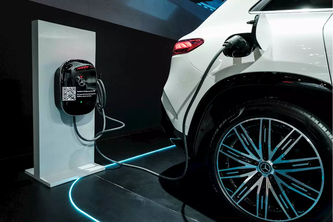 Mercedes-Benz chief says Europe likely won’t be ready for all-electric sales by 2030