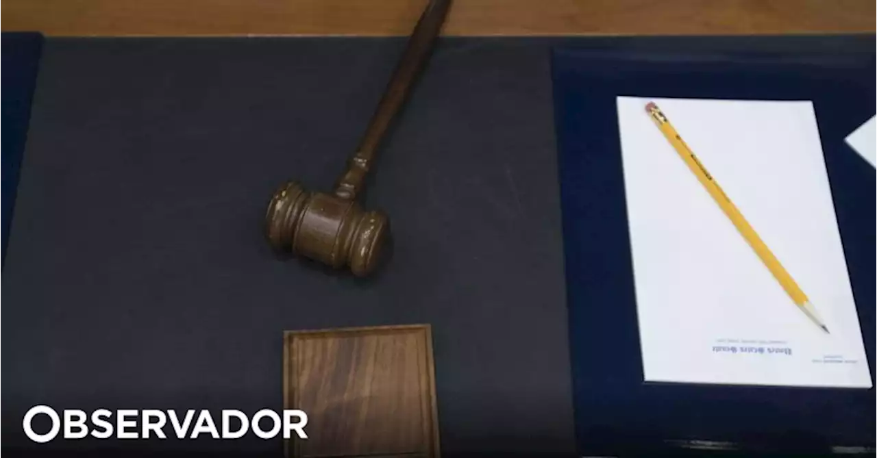 Defesa pede absolvição de jovem acusado de matar padrasto no Seixal