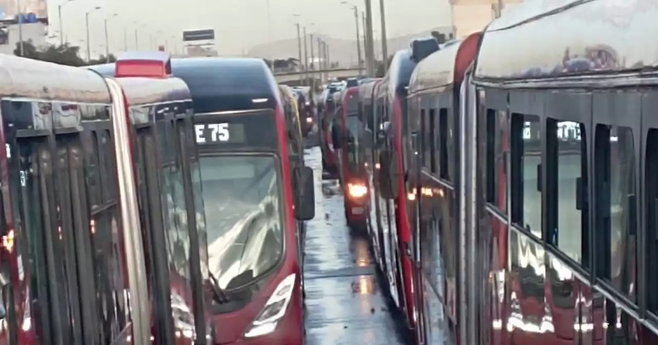 Ladrones madrugan a ‘trabajar’: así estarían robando en estaciones del Transmilenio