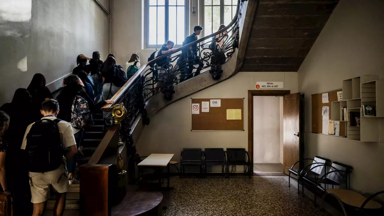 France: derrière la polémique sur l'abaya, une rentrée scolaire marquée par le manque d'enseignants