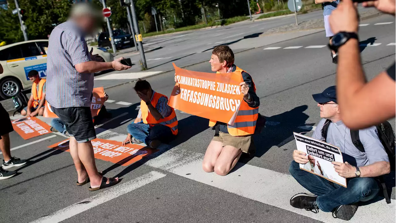 Letzte Generation in München: Autofahrer rastet aus! Hier kassiert Klimakleber saftige Ohrfeige