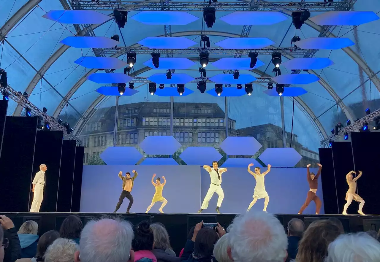 „The World of John Neumeier“ auf dem Rathausmarkt