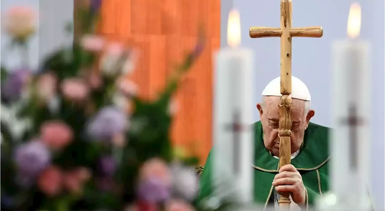 Papa termina viagem à Mongólia com abertura de centro social