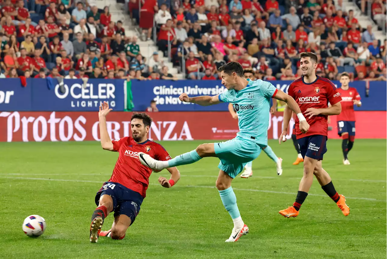 Soccer-Lewandowski late penalty gives Barcelona 2-1 win at Osasuna