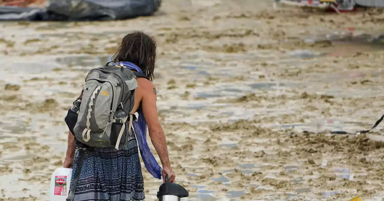 Temporal nos EUA deixa milhares de pessoas presas num festival