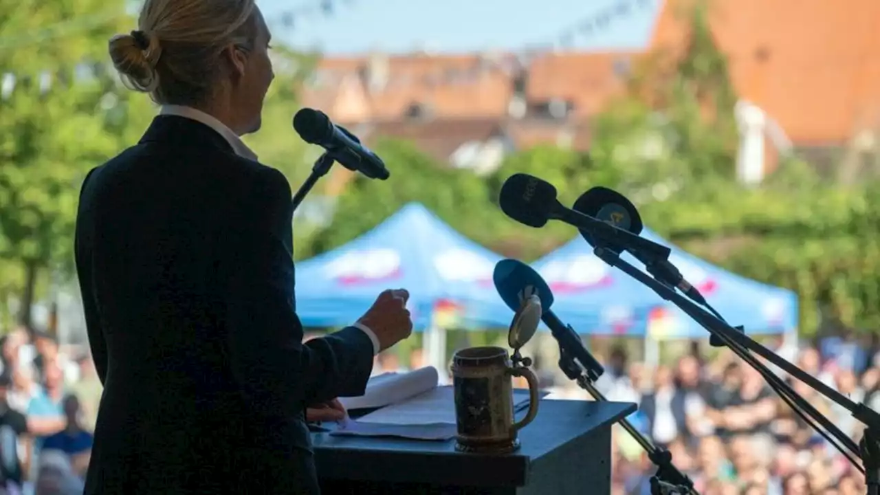 Weidel attackiert Ampel-Koalition bei Gillamoos-Volksfest