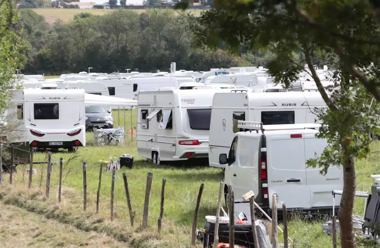 Saintes : 230 caravanes s’installent dans un champ de Courbiac