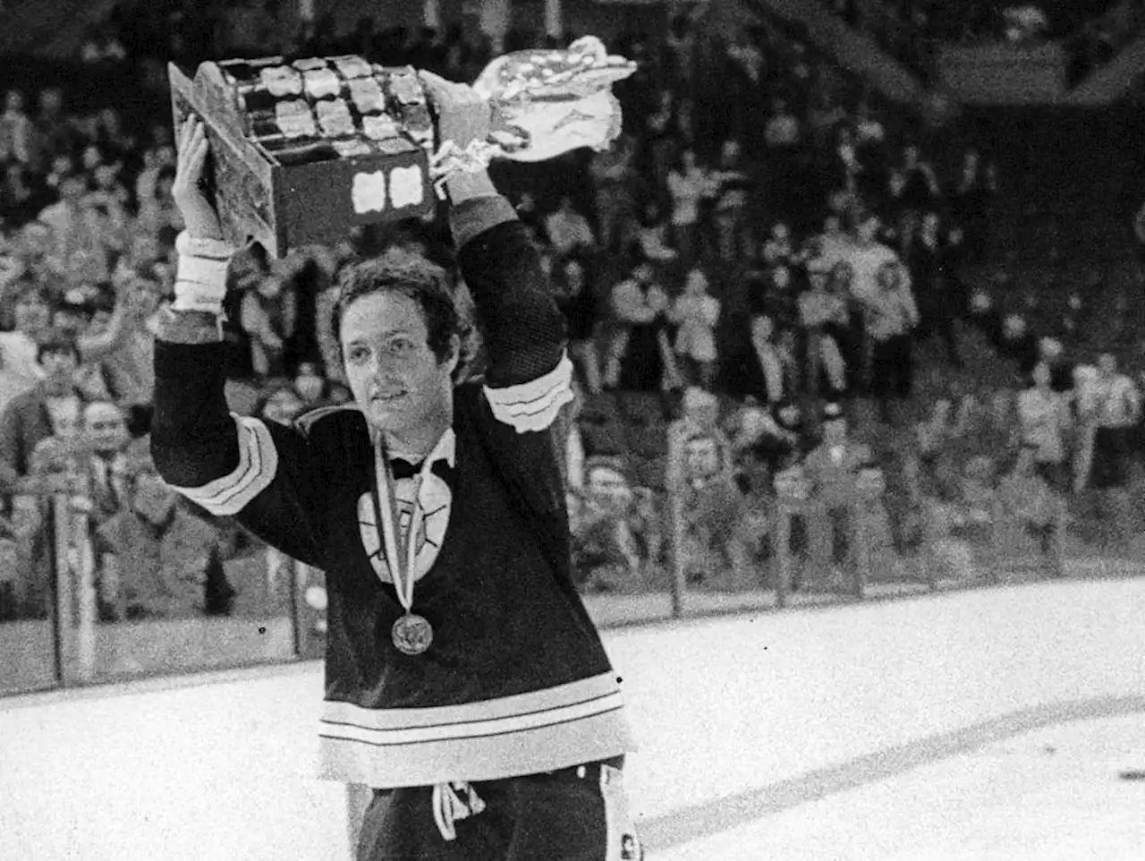 Brad Maxwell, a blueline star for Minnesota and a brief Leaf, dead at 66