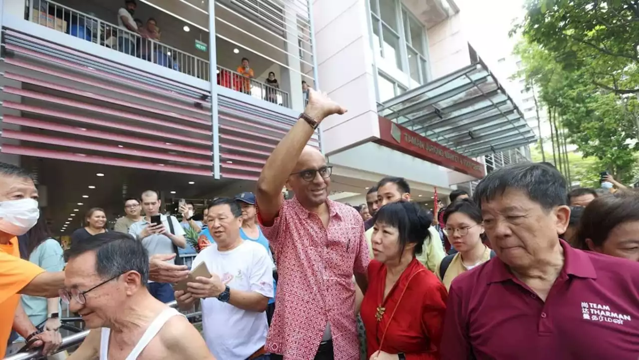 PE 2023: Supporters greet President-elect Tharman on victory parade with cheers, handshakes and pineapples