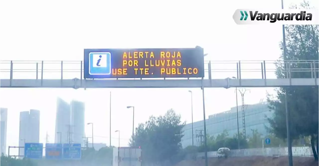 Video: Reducen a naranja la alerta por tormentas en Madrid