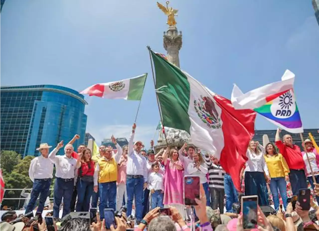 ‘Ni huev*nes, ni rateros, ni pendej*s’, así recibe Xóchitl Gálvez su constancia; convoca a hazaña ciudadana