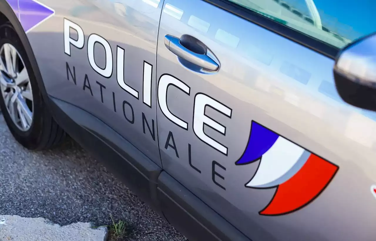 Accusé d’avoir conduit ivre, sans permis et d’avoir frappé un policier