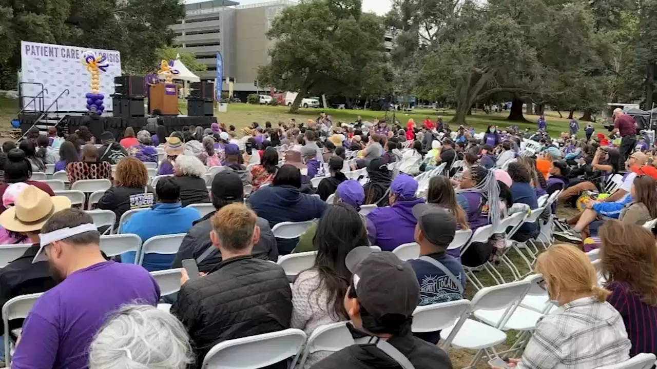 Kaiser Permanente healthcare workers rally in Oakland for new contract on Labor Day