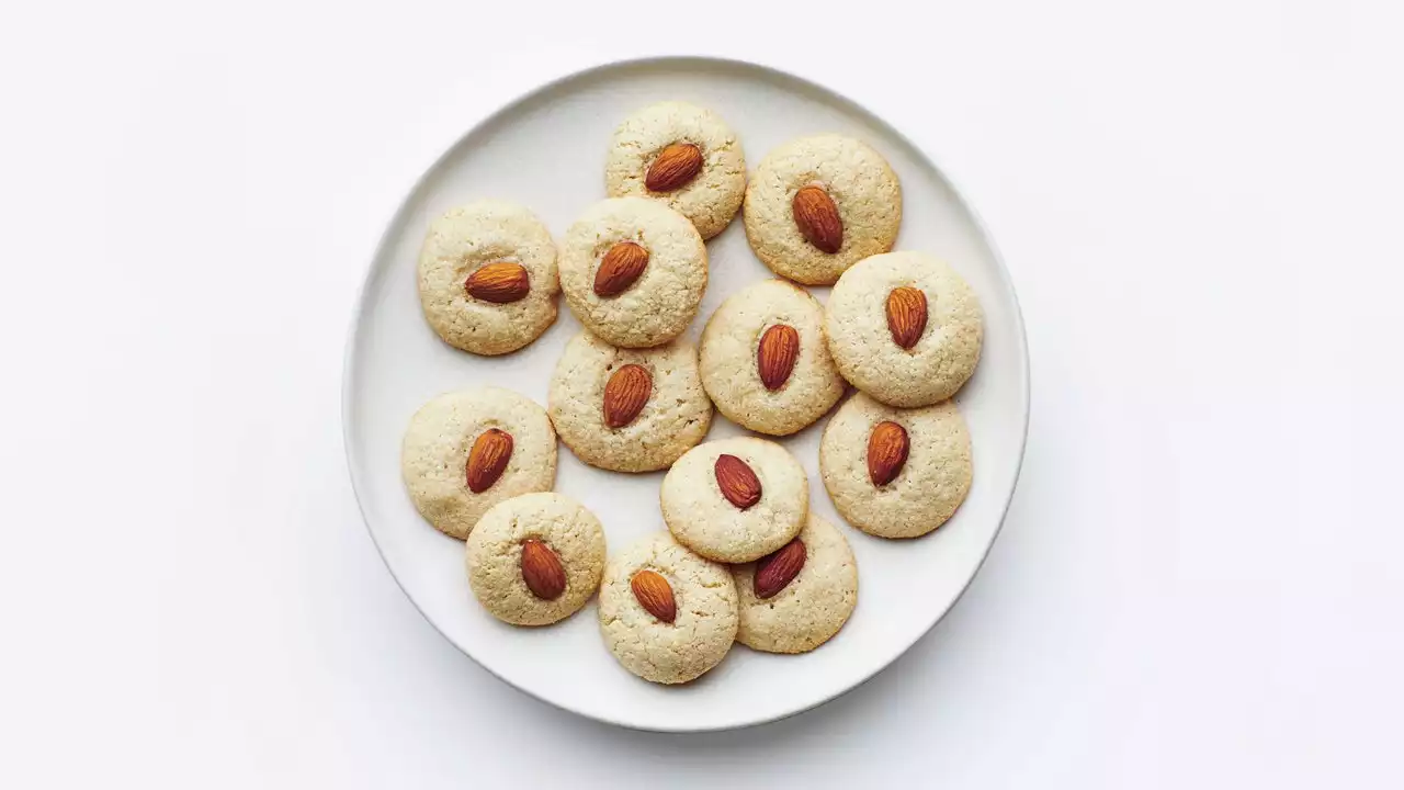 Hadji Bada (Iraqi Almond Cookies)