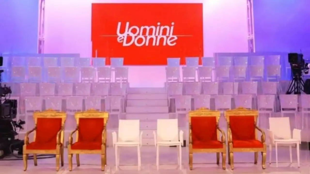 Uomini e Donne: brutte notizie per gli amanti del dating show, cambierà la durata