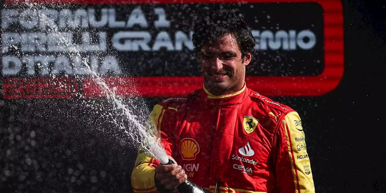 Carlos Sainz, il padre punge la Ferrari: 'Si comportano in modo diverso'