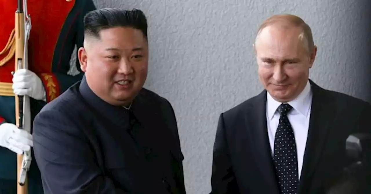 Putin y Kim Jong-un planean reunirse para avanzar con la venta de armas a Rusia, advierte EE.UU.