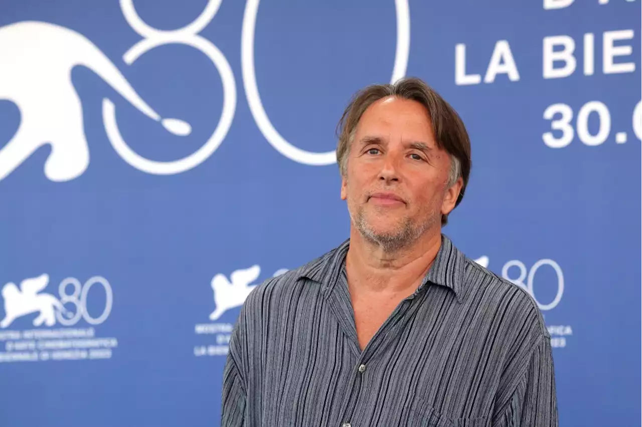 Richard Linklater Talks ‘Hit Man’ & The Myth Of The Hired Gun; Says Of Strikes “I Think Something’s Gotta Give”