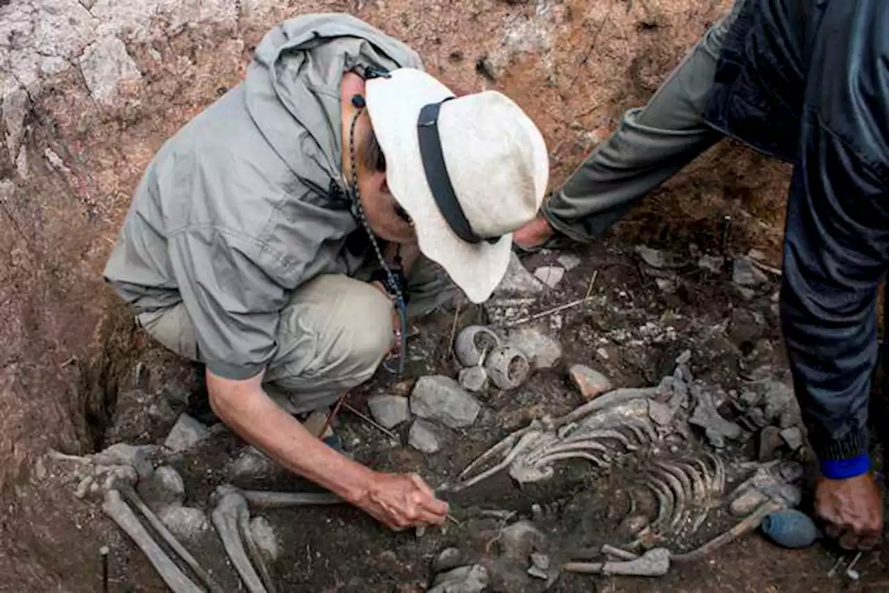 Hallaron a un sacerdote enterrado con una curiosa posición hace 3.000 años en Perú