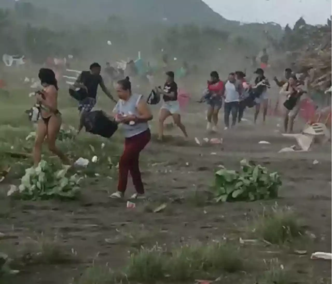 Pánico en playas de Tubará: 10 personas heridas y 100 casetas destruidas