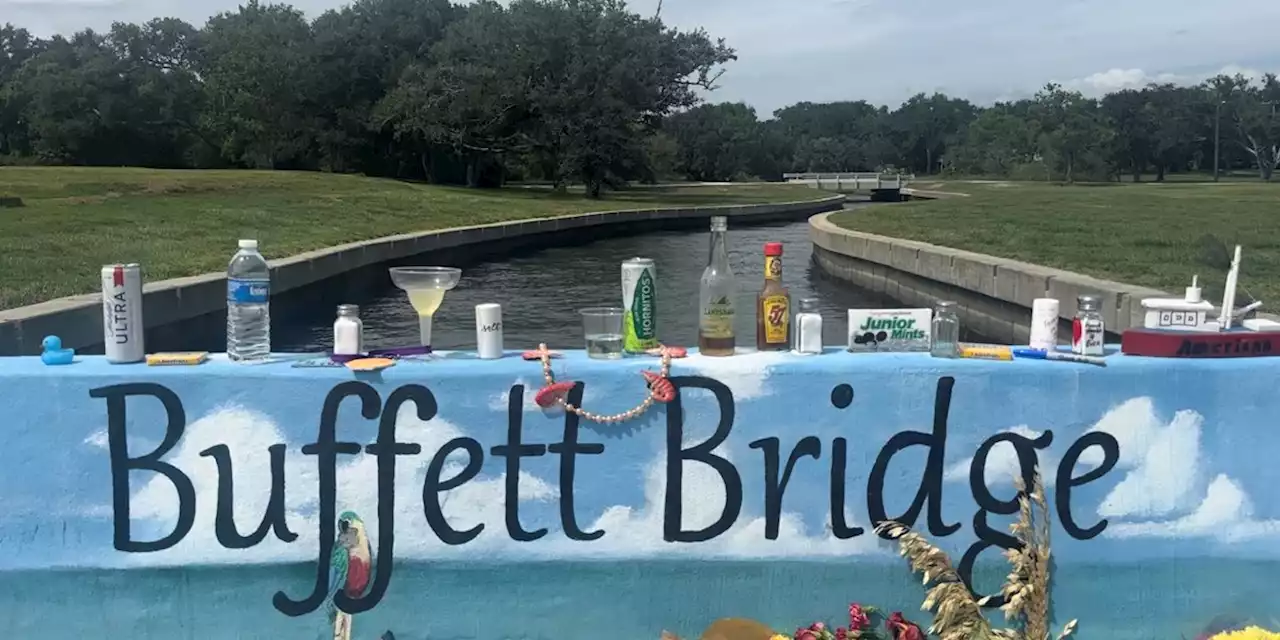 Tokens of affection pile up at Jimmy Buffett landmarks in Pascagoula