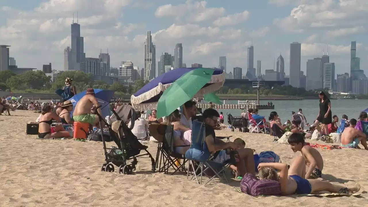 Thousands flock to Chicago beaches on Labor Day as some close due to capacity