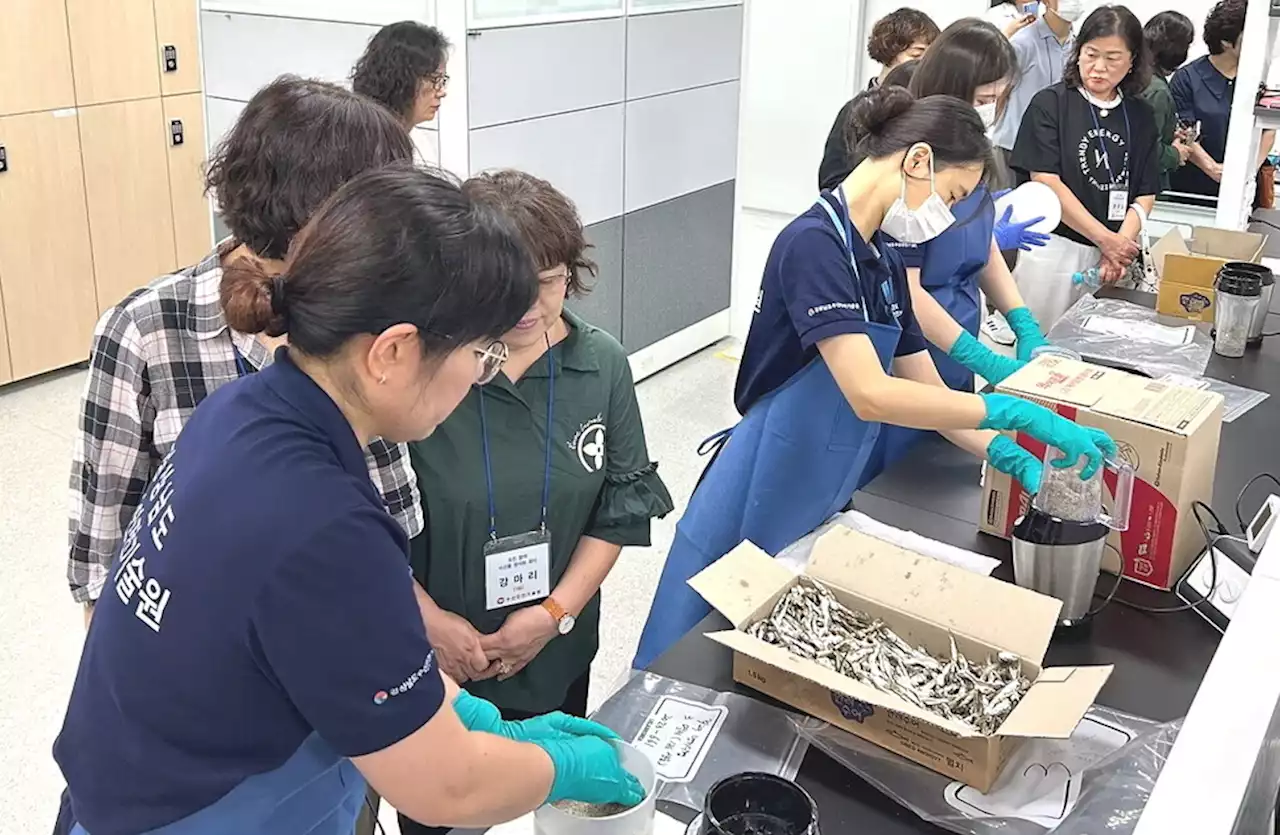 경남, 매달 두 번 수산물 방사능 검사 유튜브 중계한다