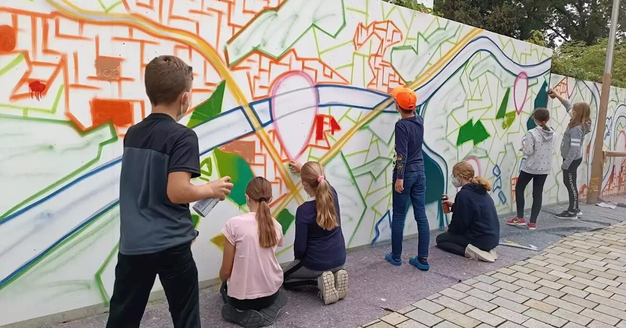 Osterhofener Rathausgasse mit Graffiti verschönert