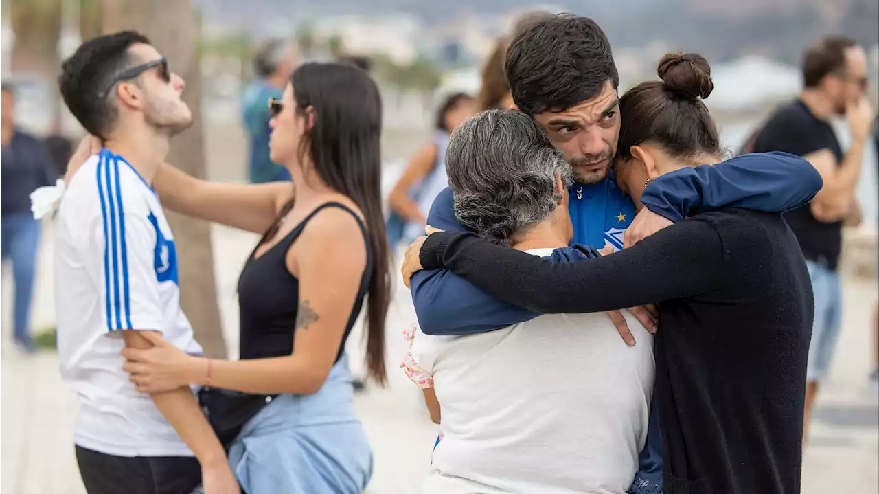 Los familiares de los paddle surfistas desparecidos en Málaga: 'Que la búsqueda continúe'