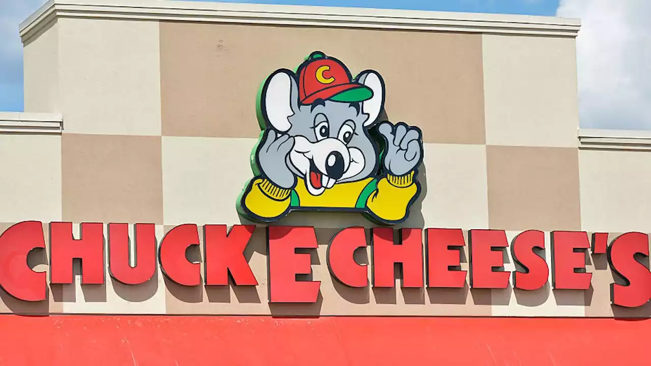 Chuck E. Cheese giving away more than 500 free birthday parties