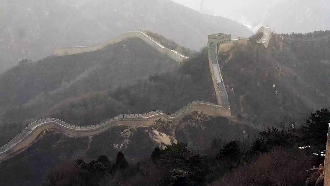 Ils espéraient 'créer un raccourci' : deux hommes arrêtés pour avoir creusé un trou dans la Grande Muraille de Chine