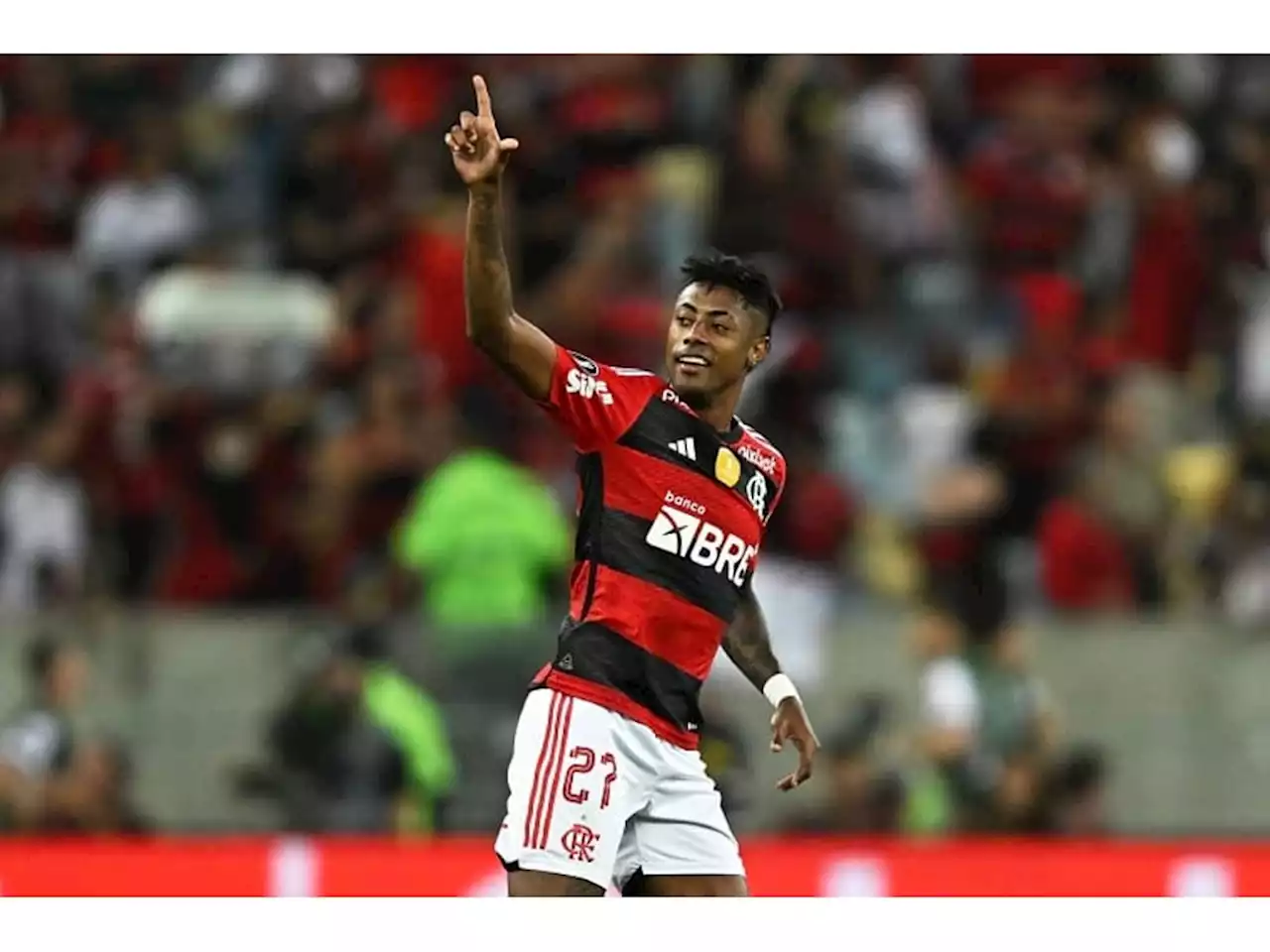 Apesar do interesse mútuo, conversas sobre renovação entre Flamengo e Bruno Henrique estão suspensas