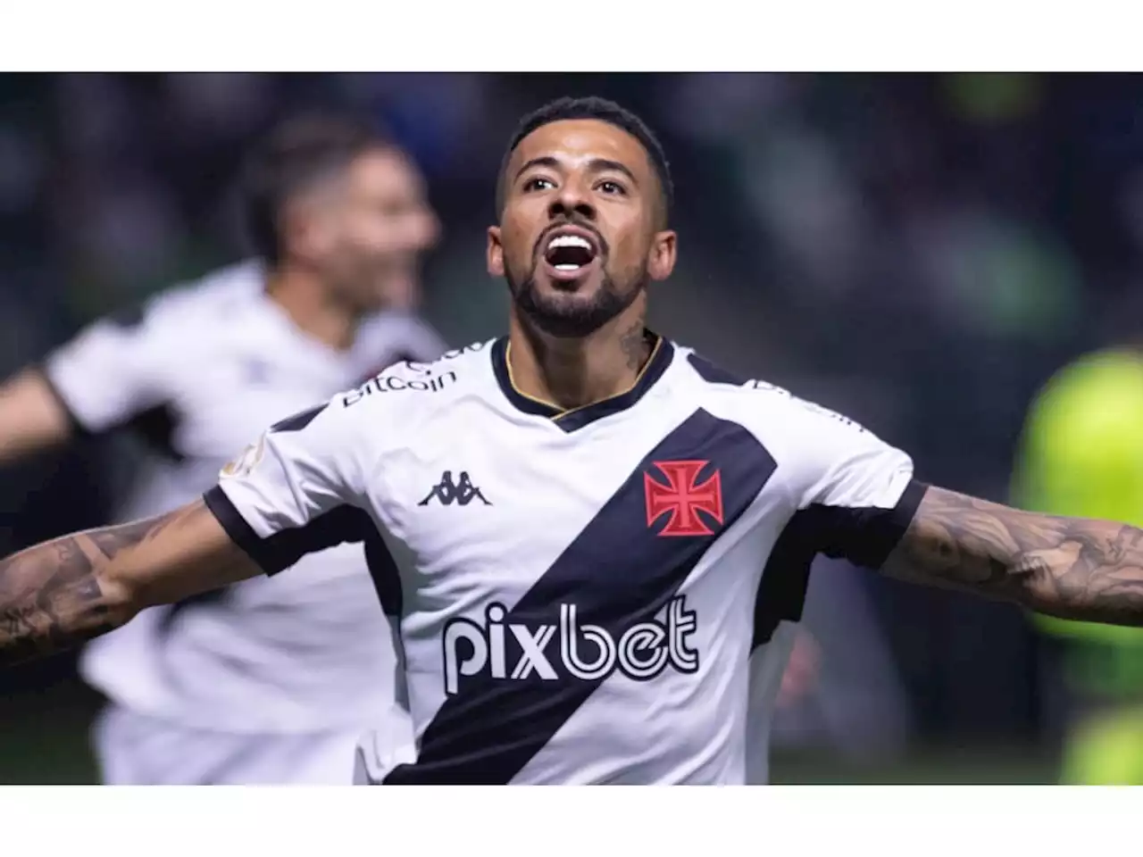 De desconhecido a titular do Vasco, Paulinho supera a desconfiança e se firma como um dos pilares do time